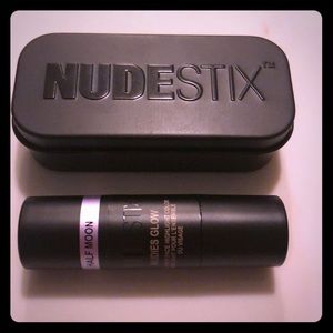 Nudestix highlighter in Half Moon